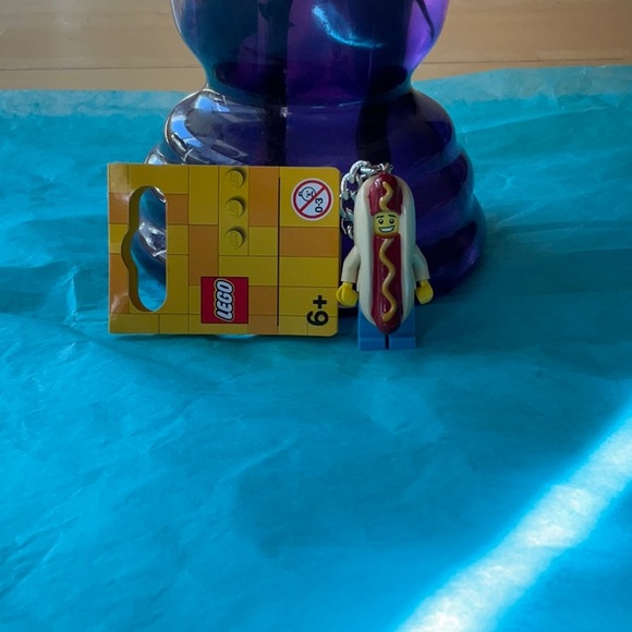 🌭LEGO HOTDOG GUY KEYCHAIN 🌭NWT 🌭 - Picture 5 of 16